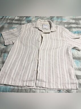 Men's Short-Sleeve Button-Up Shirt in Off-White with Subtle Stripes
